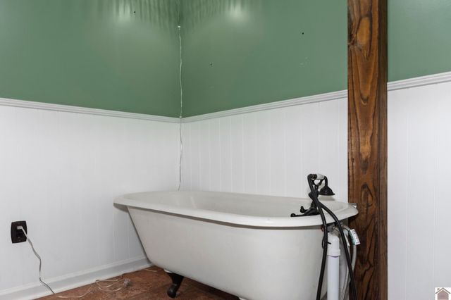 6633 Benton Rd, Paducah, KY 42003