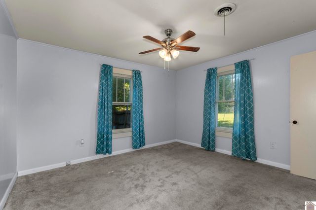 6633 Benton Rd, Paducah, KY 42003