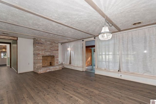 6633 Benton Rd, Paducah, KY 42003