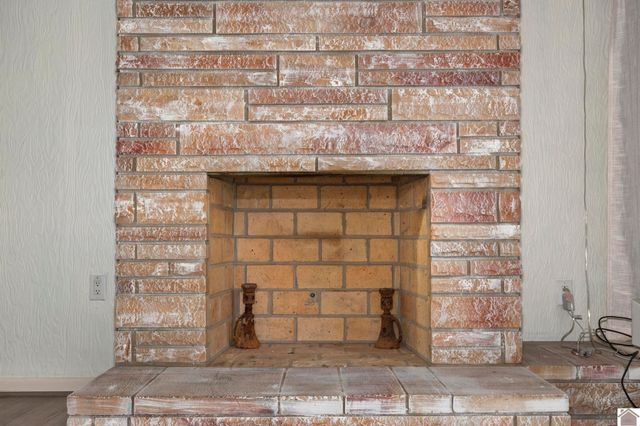 6633 Benton Rd, Paducah, KY 42003