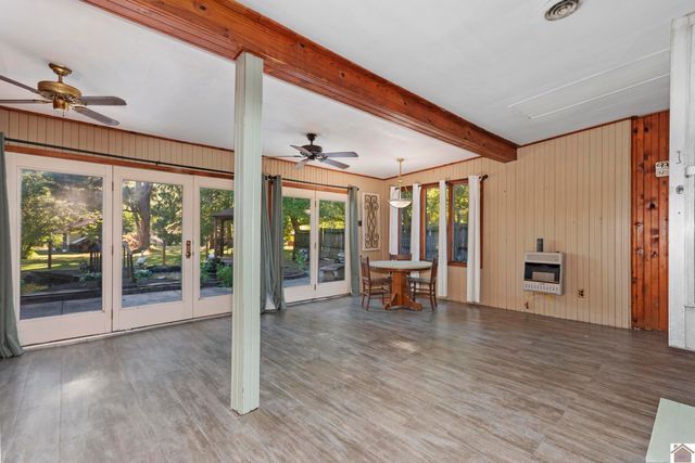 6633 Benton Rd, Paducah, KY 42003