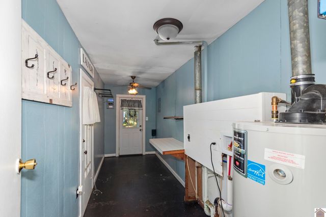 6633 Benton Rd, Paducah, KY 42003