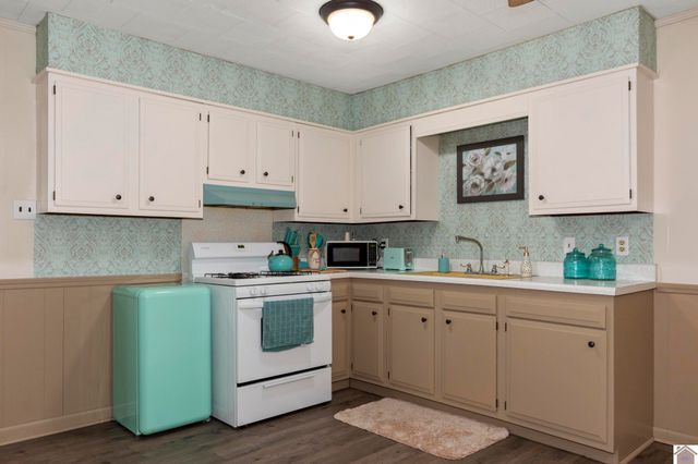 6633 Benton Rd, Paducah, KY 42003