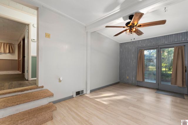 6633 Benton Rd, Paducah, KY 42003