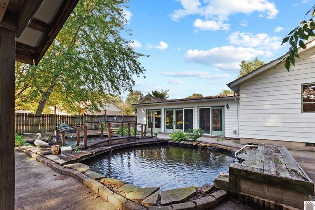 6633 Benton Rd, Paducah, KY 42003