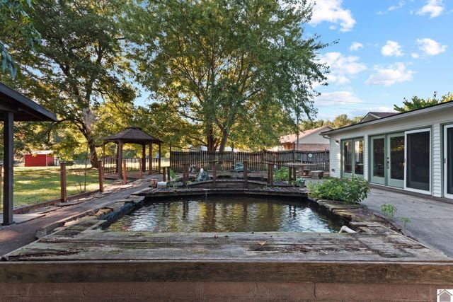 6633 Benton Rd, Paducah, KY 42003