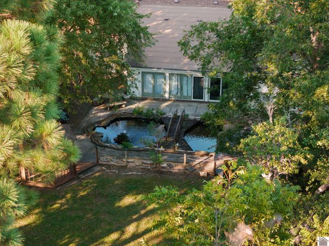 6633 Benton Rd, Paducah, KY 42003