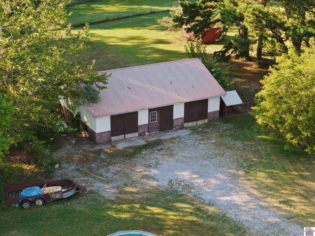 6633 Benton Rd, Paducah, KY 42003