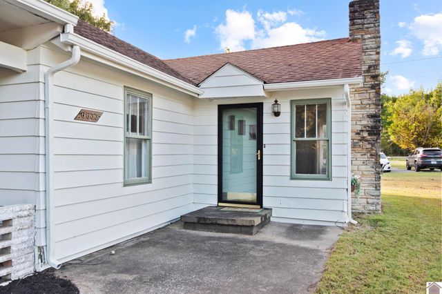 6633 Benton Rd, Paducah, KY 42003