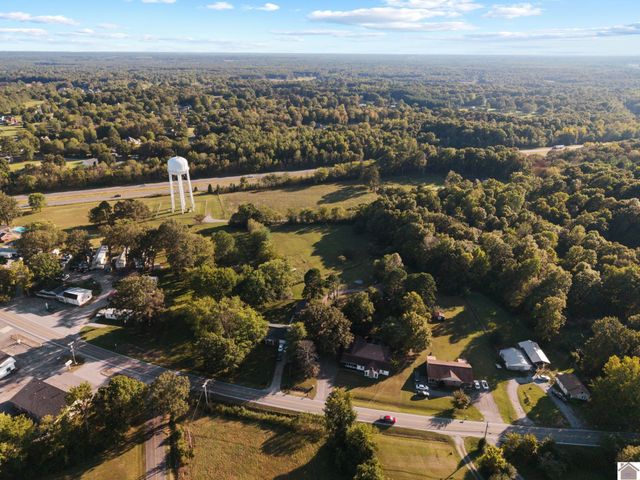 6633 Benton Rd, Paducah, KY 42003