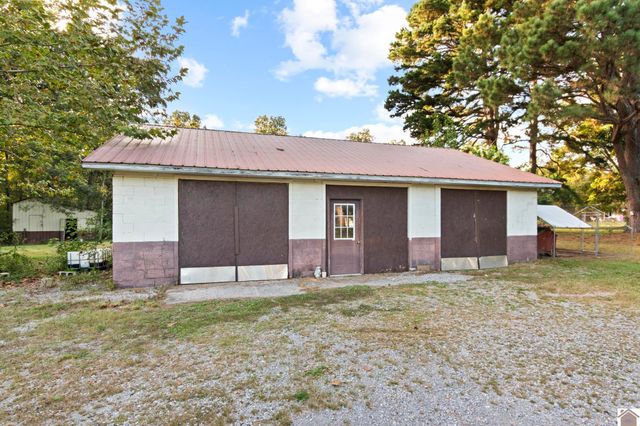 6633 Benton Rd, Paducah, KY 42003