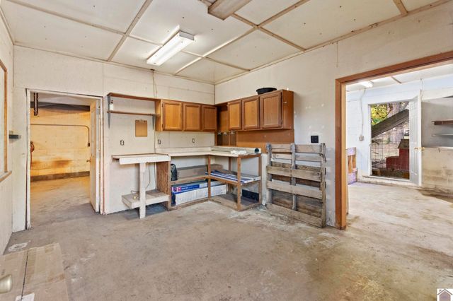 6633 Benton Rd, Paducah, KY 42003