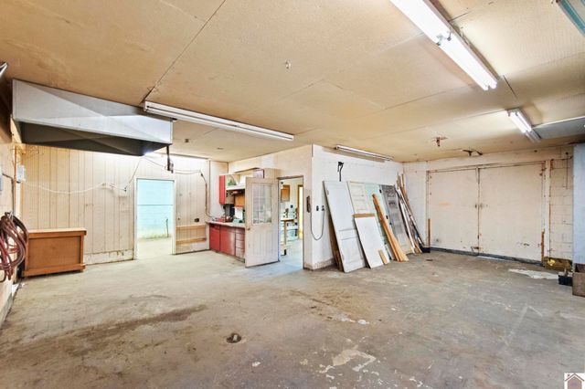 6633 Benton Rd, Paducah, KY 42003