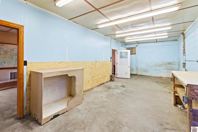 6633 Benton Rd, Paducah, KY 42003