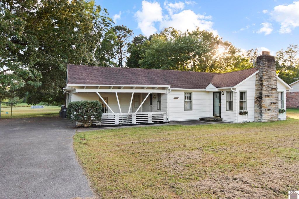 6633 Benton Rd, Paducah, KY 42003