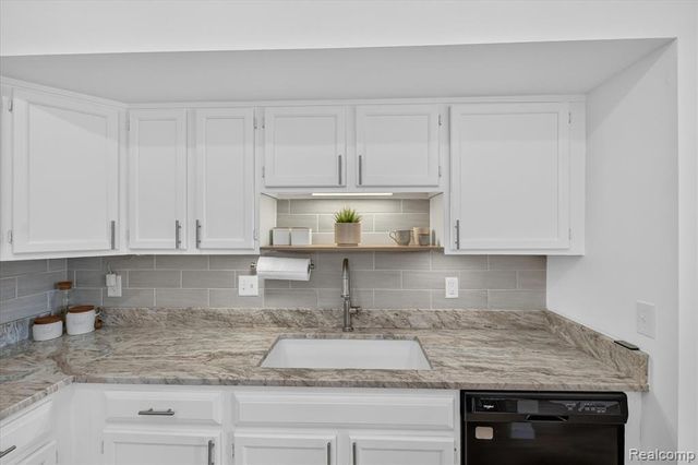 61165 Greenwood Drive, South Lyon, MI 48178