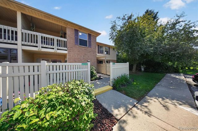 61165 Greenwood Drive, South Lyon, MI 48178