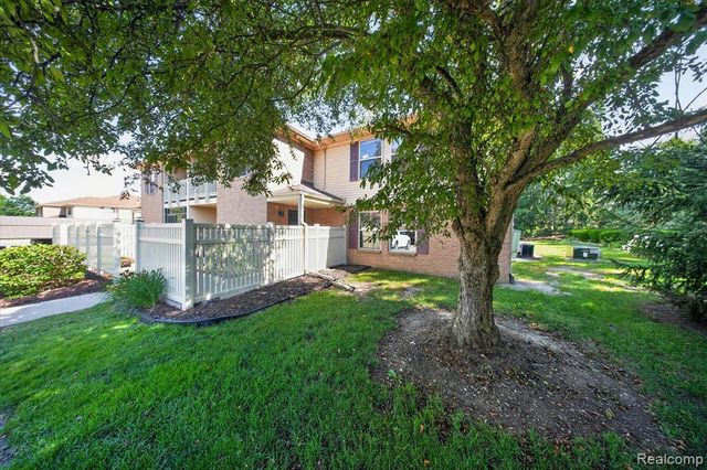 61165 Greenwood Drive, South Lyon, MI 48178