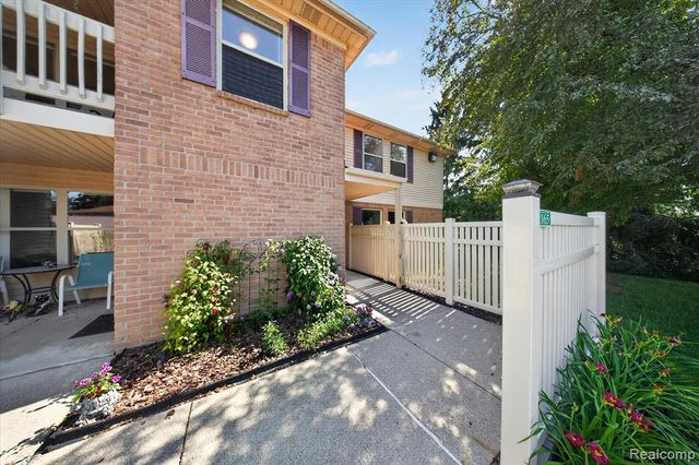 61165 Greenwood Drive, South Lyon, MI 48178