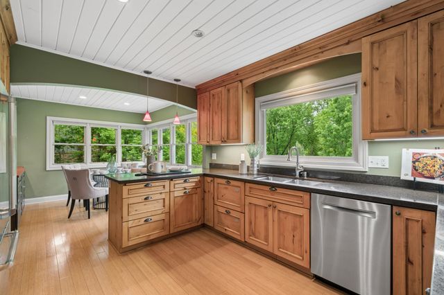 784 Hilltop Court, Mendota Heights, MN 55118
