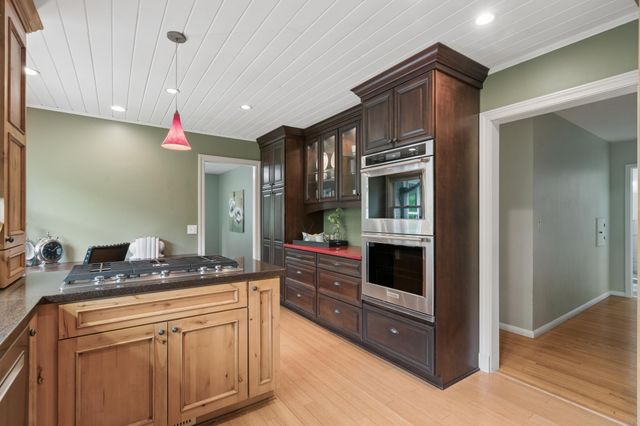 784 Hilltop Court, Mendota Heights, MN 55118