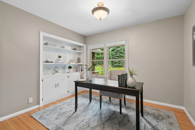 784 Hilltop Court, Mendota Heights, MN 55118