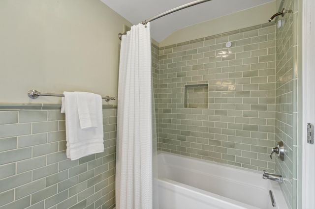 784 Hilltop Court, Mendota Heights, MN 55118