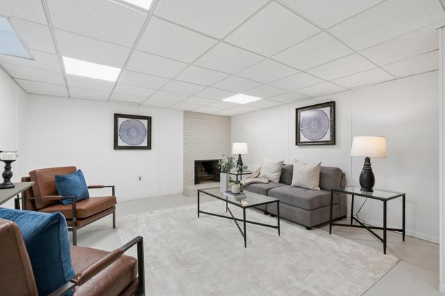 784 Hilltop Court, Mendota Heights, MN 55118