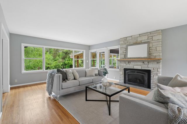 784 Hilltop Court, Mendota Heights, MN 55118