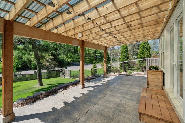 784 Hilltop Court, Mendota Heights, MN 55118
