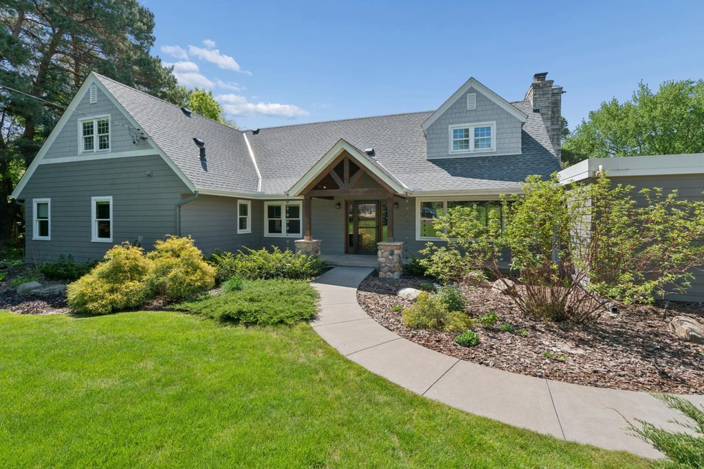 784 Hilltop Court, Mendota Heights, MN 55118