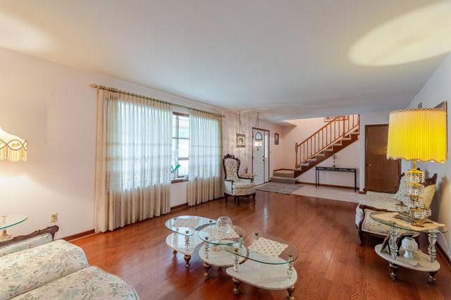1839 Bluebird Lane, Munster, IN 46321