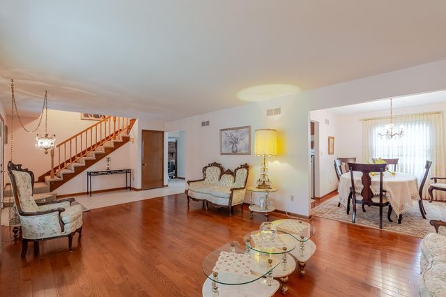 1839 Bluebird Lane, Munster, IN 46321
