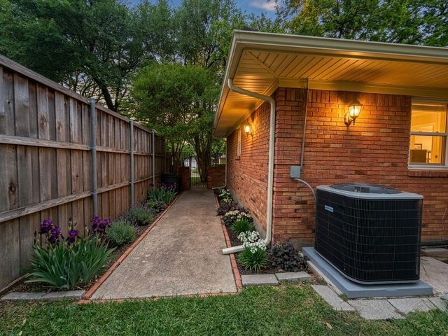 8832 Antrim Drive, Dallas, TX 75218