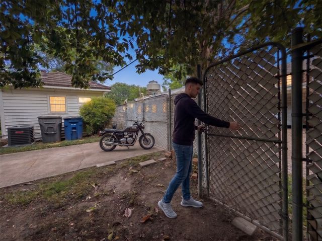 8832 Antrim Drive, Dallas, TX 75218