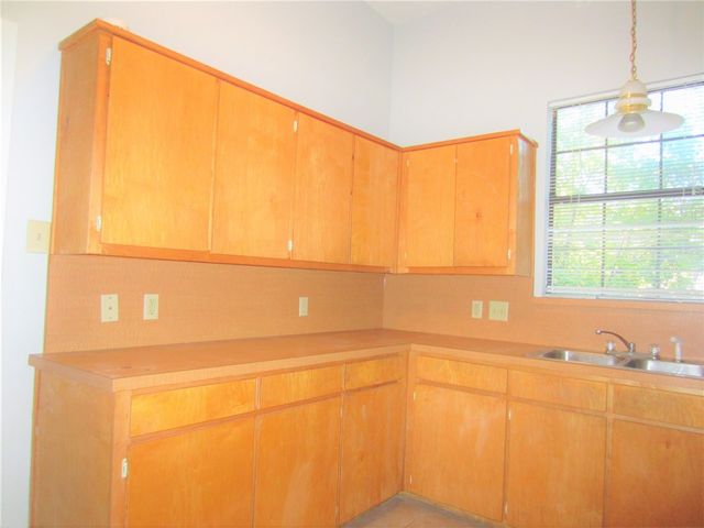 1106 Peak Street, Denton, TX 76201