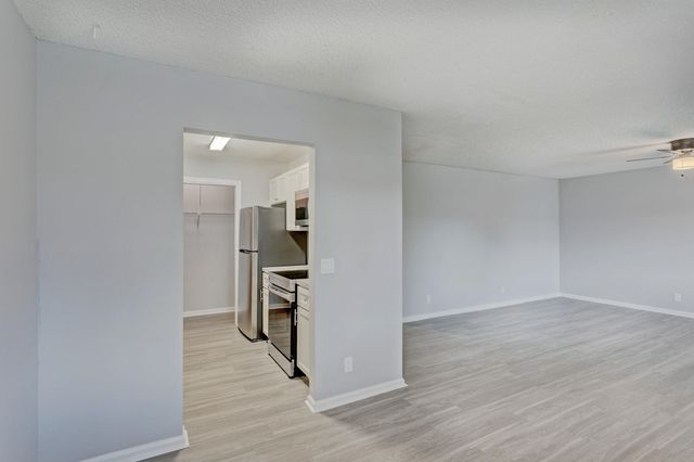 9184 Roan Lane, West Palm Beach, FL 33403
