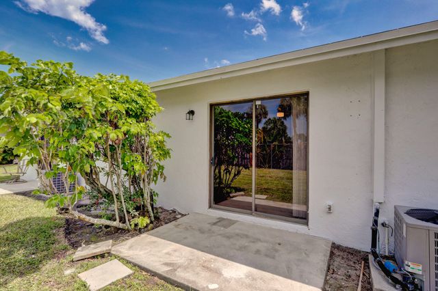 9184 Roan Lane, West Palm Beach, FL 33403