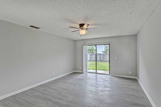 9184 Roan Lane, West Palm Beach, FL 33403