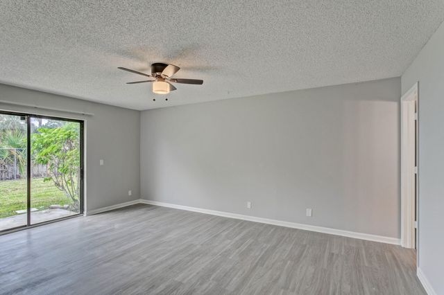 9184 Roan Lane, West Palm Beach, FL 33403