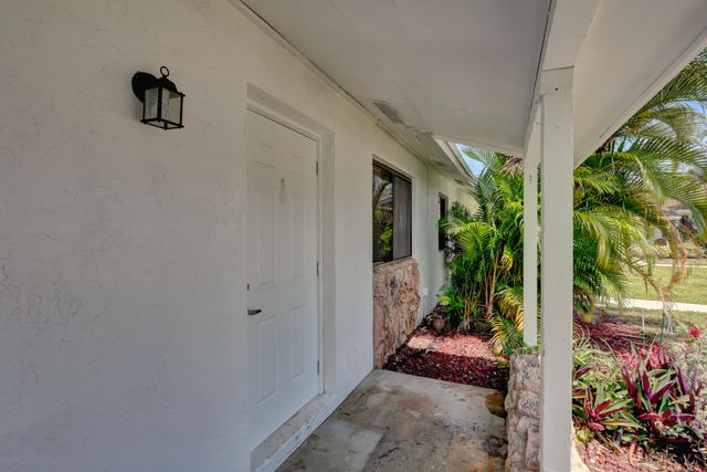9184 Roan Lane, West Palm Beach, FL 33403
