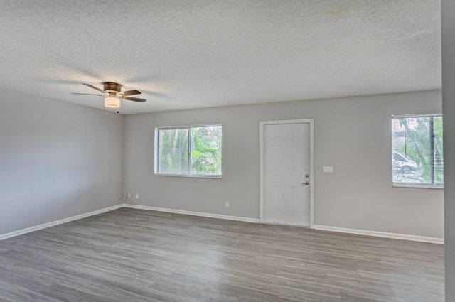 9184 Roan Lane, West Palm Beach, FL 33403