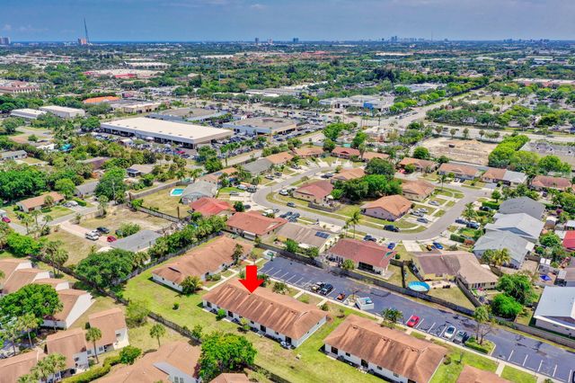 9184 Roan Lane, West Palm Beach, FL 33403