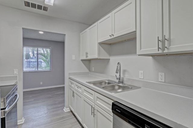 9184 Roan Lane, West Palm Beach, FL 33403
