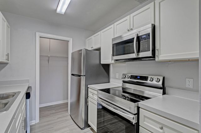 9184 Roan Lane, West Palm Beach, FL 33403