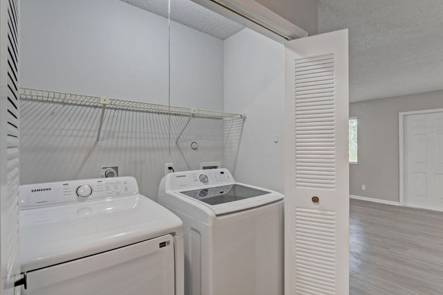 9184 Roan Lane, West Palm Beach, FL 33403