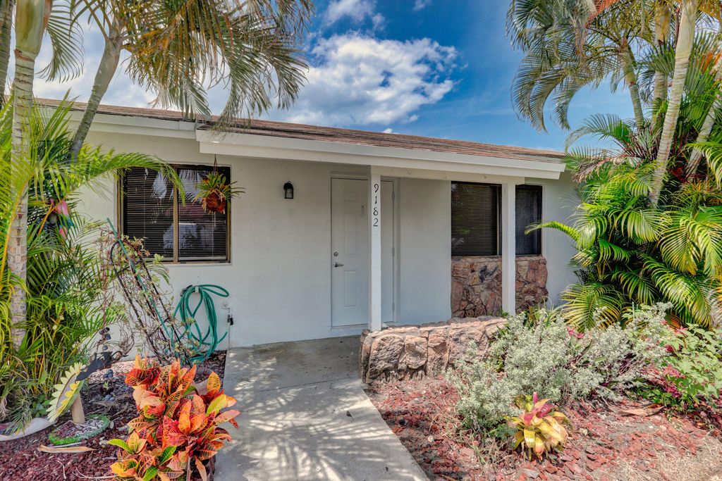 9184 Roan Lane, West Palm Beach, FL 33403
