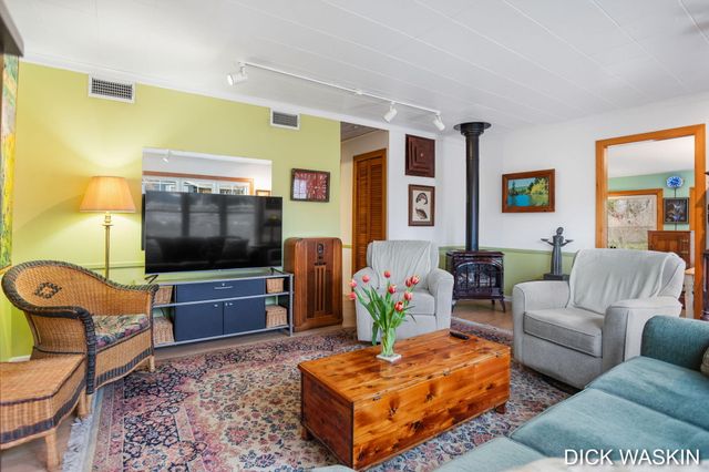 838 Mason Street, Saugatuck City, MI 49453