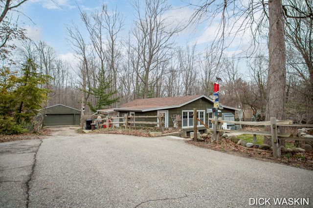 838 Mason Street, Saugatuck City, MI 49453