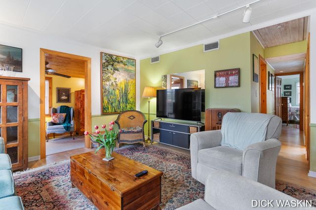 838 Mason Street, Saugatuck City, MI 49453